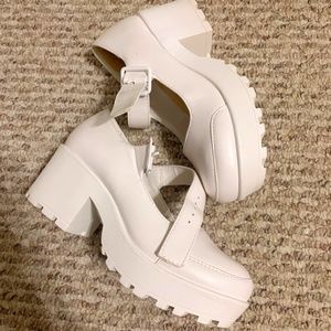 NWT White classic platform Mary Jane shoes sz 6